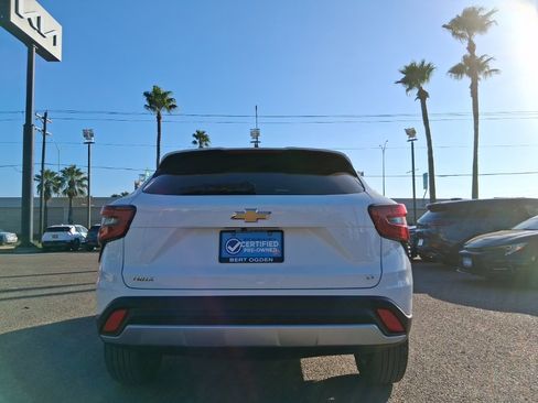 Used 2025 Chevrolet Trax LT w/ Driver Confidence Package image 4