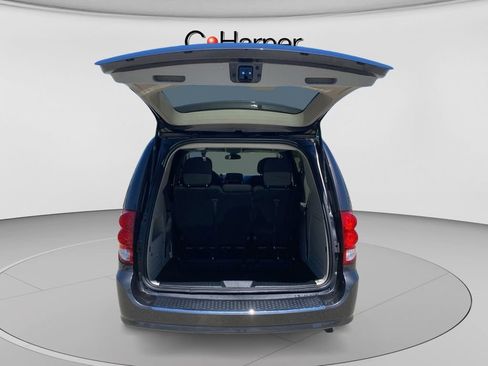 Used 2019 Dodge Grand Caravan SE FWD image 16