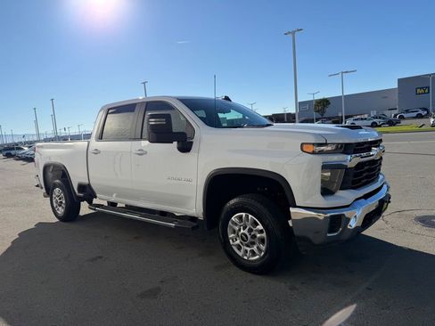 Used 2024 Chevrolet Silverado 2500 LT image 7