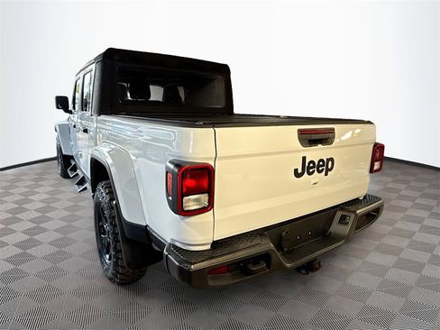 Used 2021 Jeep Gladiator Willys image 8