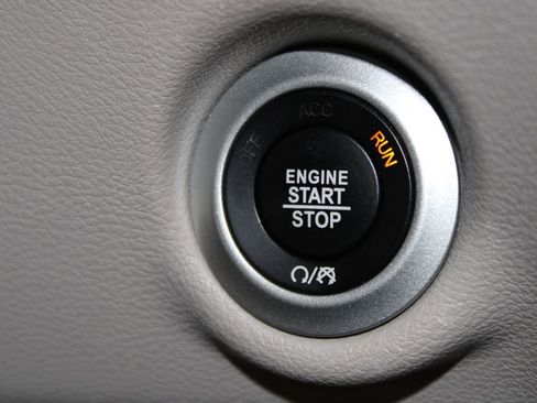 Used 2023 Chrysler Pacifica Touring-L FWD image 57