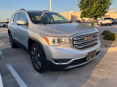 Used 2017 GMC Acadia SLT FWD image 2