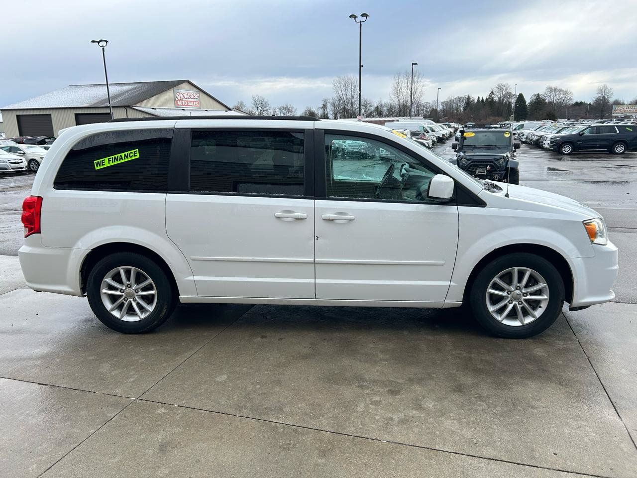 Used 2016 Dodge Grand Caravan SXT FWD image 4
