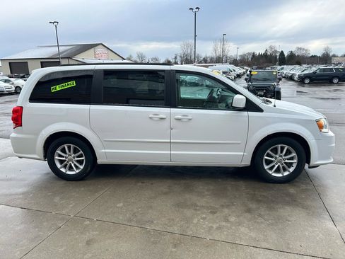 Used 2016 Dodge Grand Caravan SXT image 4
