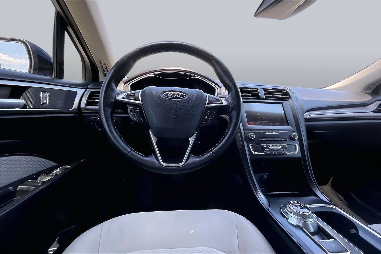 Used 2019 Ford Fusion SE w/ Equipment Group 151A FWD image 6