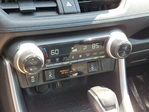 Used 2022 Toyota RAV4 SE image 20