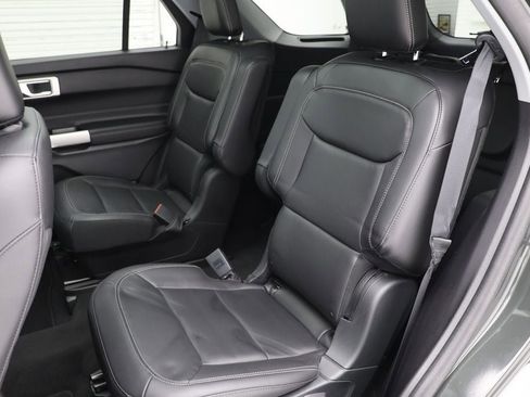 Used 2022 Ford Explorer XLT w/ Equipment Group 202A image 13