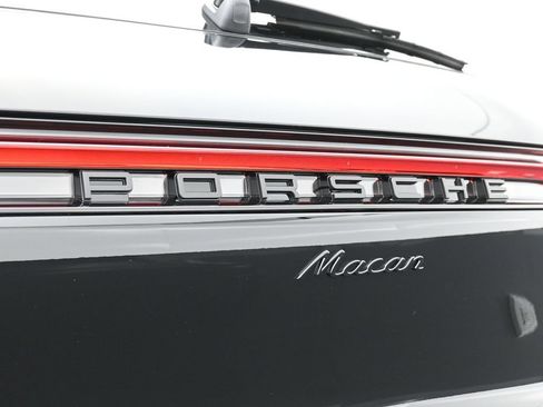 Certified 2026 Porsche Macan AWD/4WD image 14