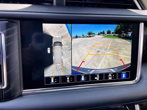 Used 2024 GMC Yukon Denali RWD image 25