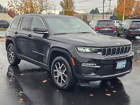 Certified 2025 Jeep Grand Cherokee Limited w/ Trailer Tow Package image 8