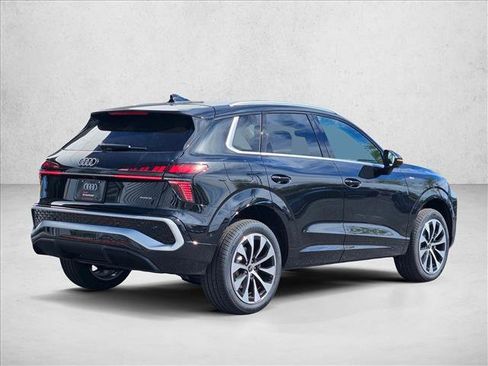 New 2026 Audi Q3 quattro 2.0T image 2