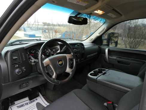 Used 2011 Chevrolet Silverado 2500 LT w/ Interior Plus Package AWD/4WD image 10