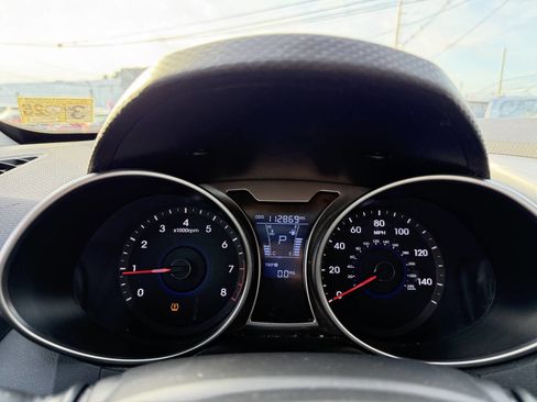 Used 2012 Hyundai Veloster w/ Style Pkg image 17