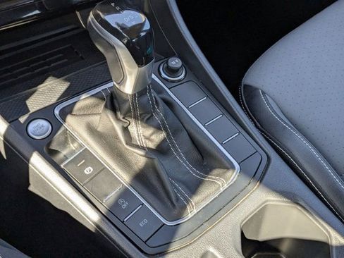Used 2025 Volkswagen Jetta SE image 19