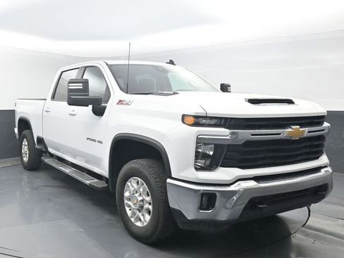 Used 2025 Chevrolet Silverado 2500 LT image 8