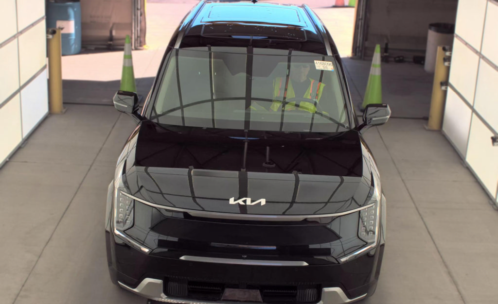 Used 2024 Kia EV9 Land AWD/4WD image 3