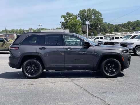 New 2026 Jeep Grand Cherokee Altitude AWD/4WD image 9