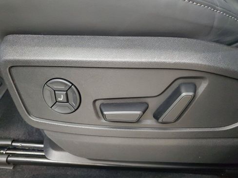 Used 2025 Audi SQ5 Prestige AWD/4WD image 19