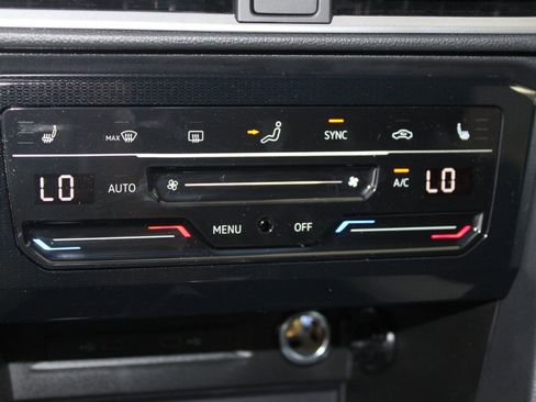 New 2025 Volkswagen Taos SE image 17