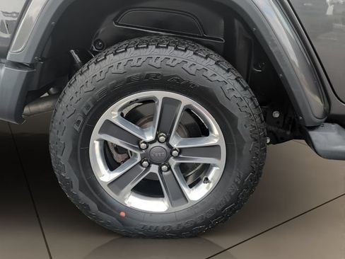 Used 2018 Jeep Wrangler Unlimited Sahara AWD/4WD image 5