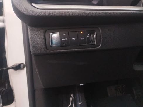 Used 2026 Chevrolet Traverse LT image 15