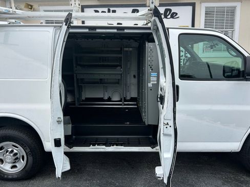 Used 2015 Chevrolet Express 2500 image 21