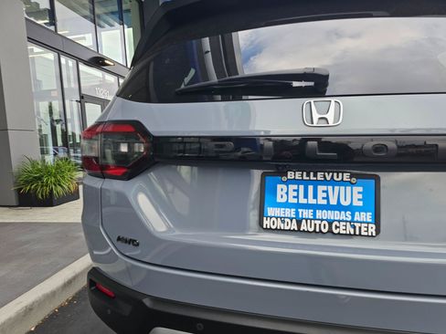 Used 2024 Honda Pilot TrailSport image 17