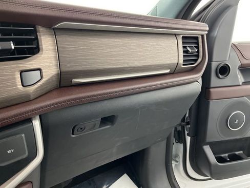 Used 2024 Ford Expedition Limited image 39
