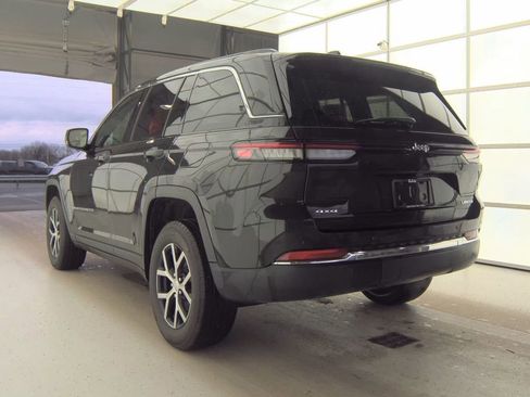 Used 2023 Jeep Grand Cherokee Limited image 9