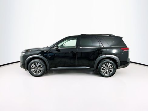 Used 2025 Nissan Pathfinder SV image 4