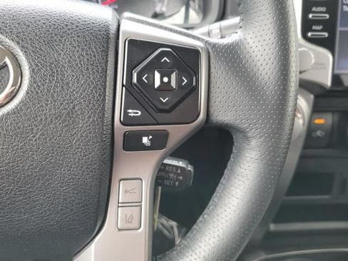 Used 2020 Toyota 4Runner SR5 AWD/4WD image 19
