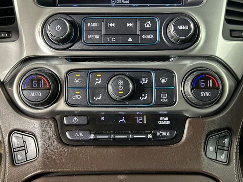 Used 2020 Chevrolet Suburban Premier AWD/4WD image 24