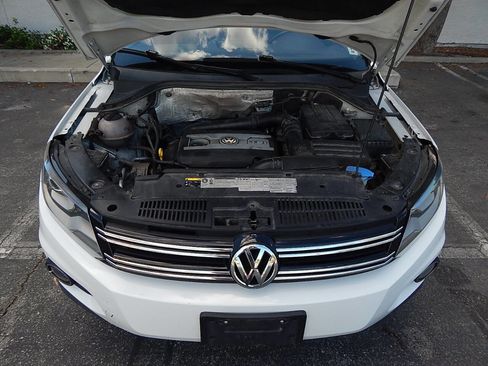 Used 2016 Volkswagen Tiguan SEL image 38