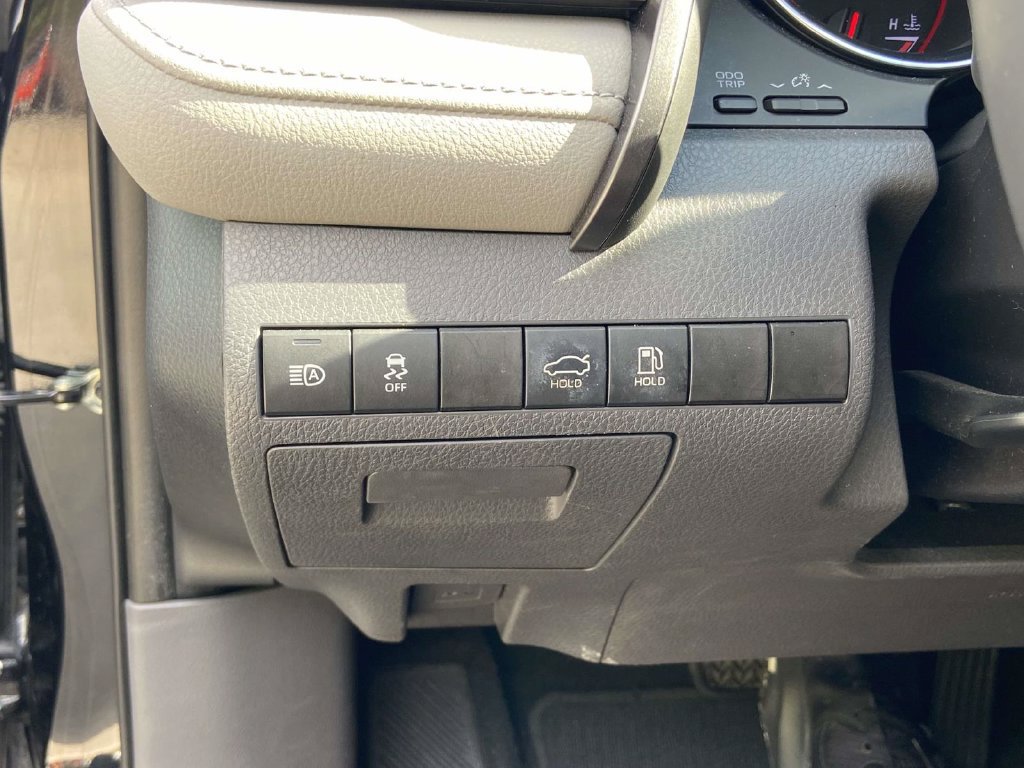 Used 2019 Toyota Camry XSE FWD image 25