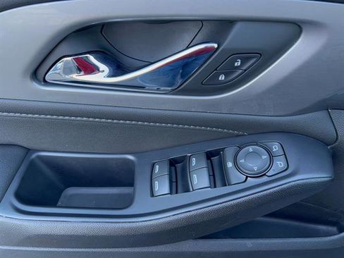 Used 2022 Chevrolet Traverse LT image 15