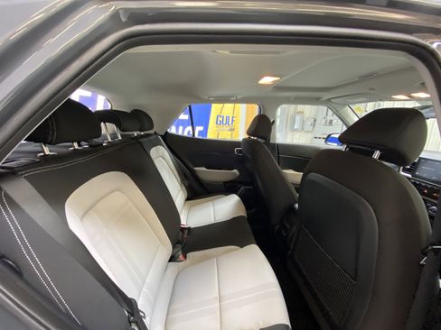 Used 2024 Hyundai Venue SEL image 27