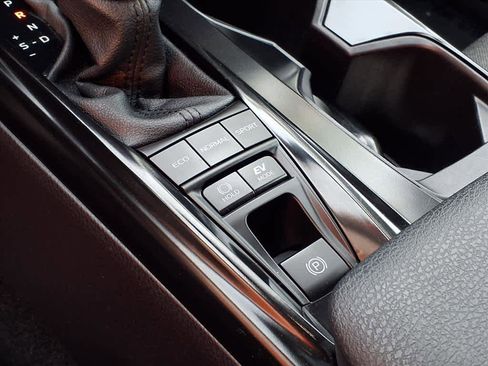 Used 2025 Toyota Camry LE image 16