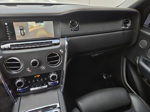 Used 2020 Rolls-Royce Cullinan Black Badge image 36