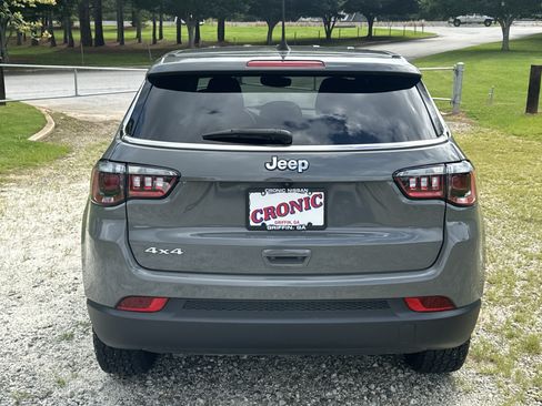 Used 2023 Jeep Compass Sport AWD/4WD image 6