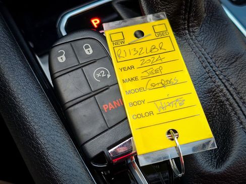 Certified 2024 Jeep Compass Latitude image 35