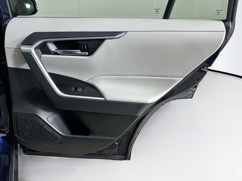 Used 2022 Toyota RAV4 XLE Premium image 30