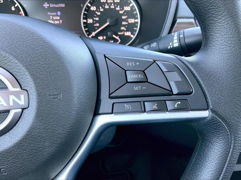 Used 2025 Nissan Altima 2.5 SV FWD image 25