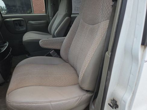 Used 2001 Chevrolet Express 3500 Extended Passenger w/ LS Preferred Equipment Group image 10