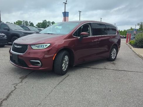 Certified 2023 Chrysler Pacifica Touring-L FWD image 5