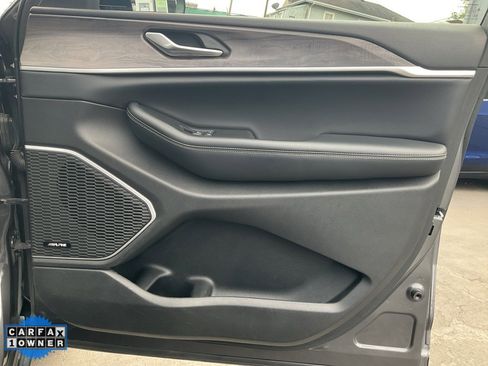 Used 2022 Jeep Grand Cherokee Limited 4xe image 70