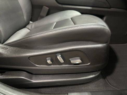 Used 2023 Cadillac XT6 Premium Luxury image 14