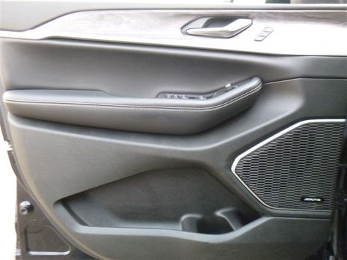 Used 2022 Jeep Grand Cherokee Limited 4xe image 18