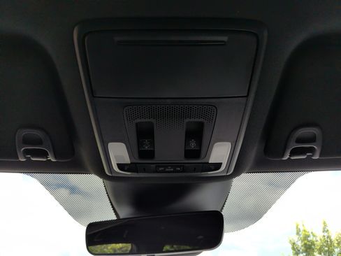 Used 2025 Honda Pilot TrailSport image 32