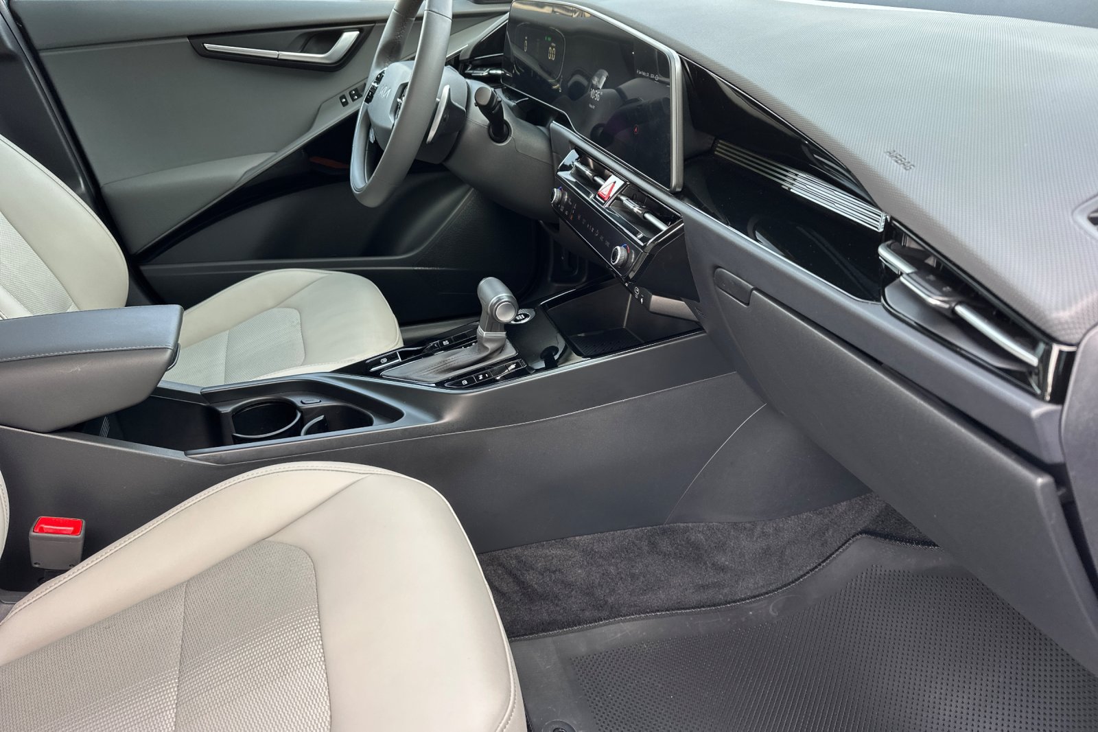 Certified 2026 Kia Niro EX FWD image 18