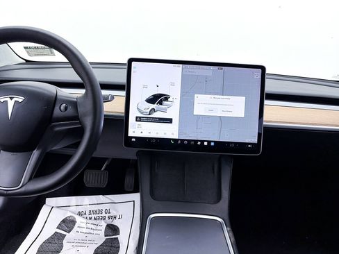 Used 2021 Tesla Model 3 Standard Range Plus image 8